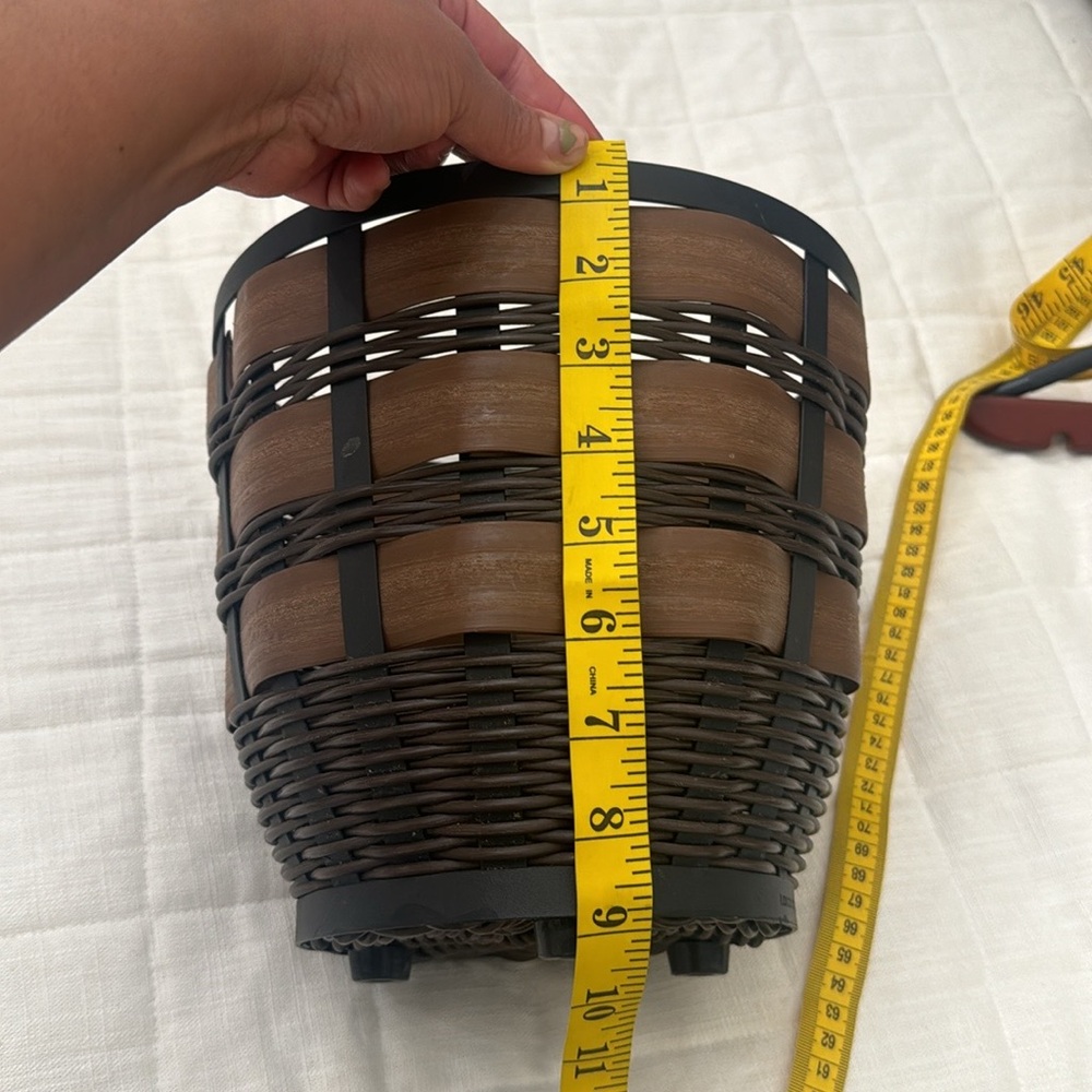 LONGABERGER 9 INCH ON THE VERANDA CHOCOLATE PLANTER BASKET OUTDOOR POT - Picture 3 of 4